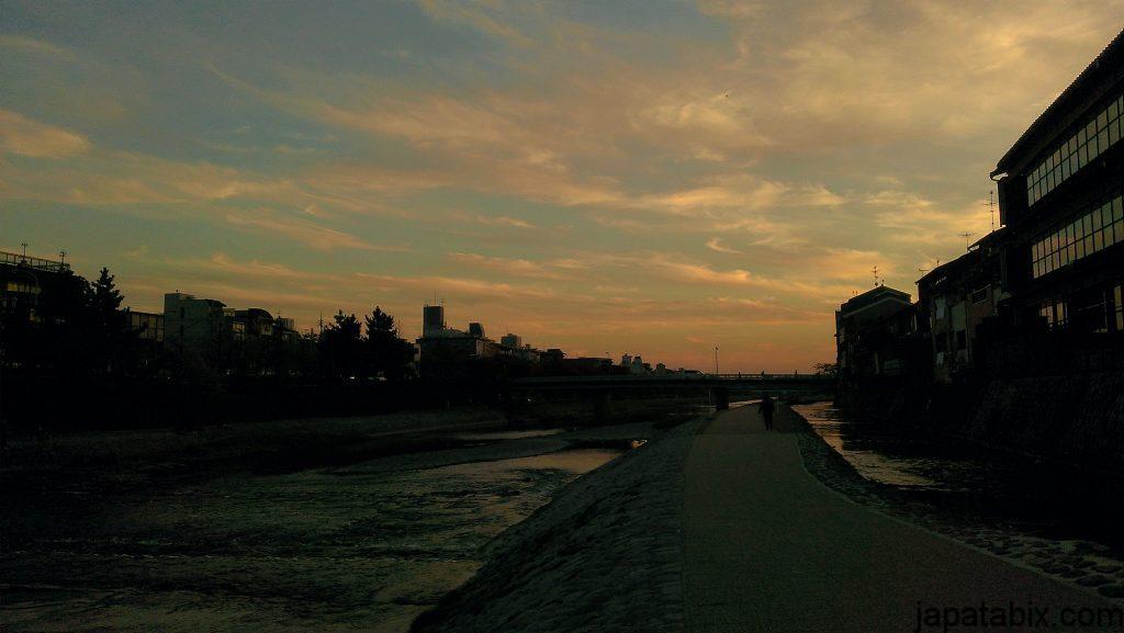 四条河原の夕暮れ 四条河原の夕暮れ