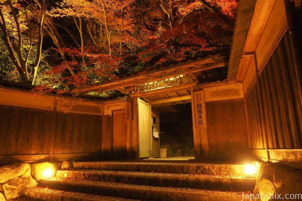 京都 八瀬 瑠璃光院 夜間特別拝観 紅葉ライトアップ