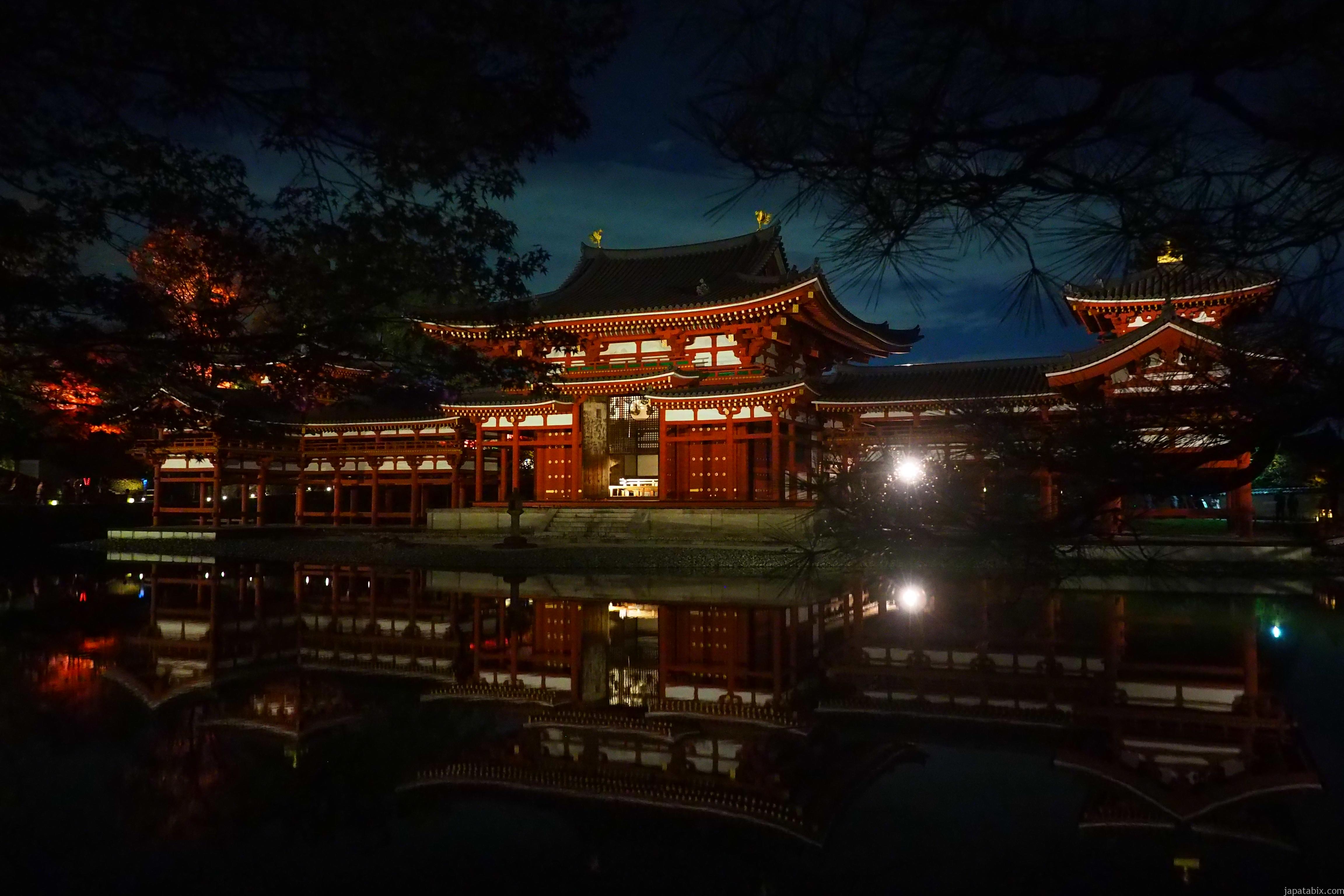 京都 平等院の紅葉21年版 池に映る鳳凰堂の美しさは必見 ライトアップは混雑具合や見どころを解説