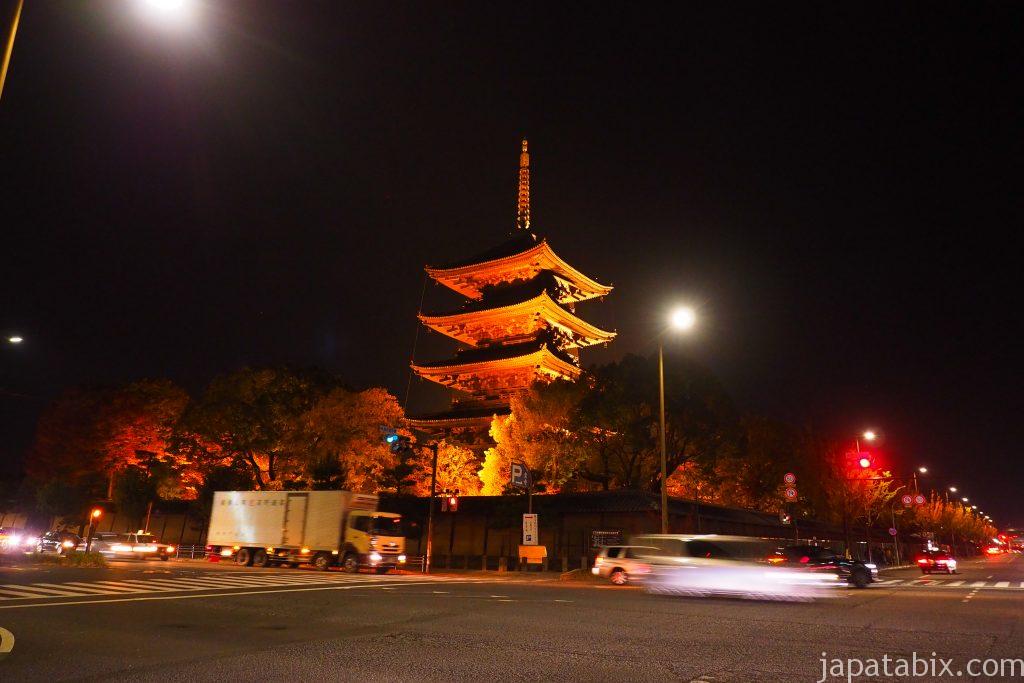 東寺 五重塔と紅葉ライトアップ