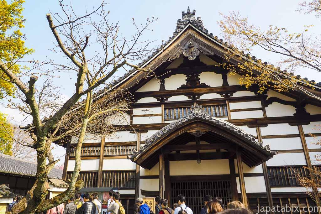 京都 高台寺 開門前の行列