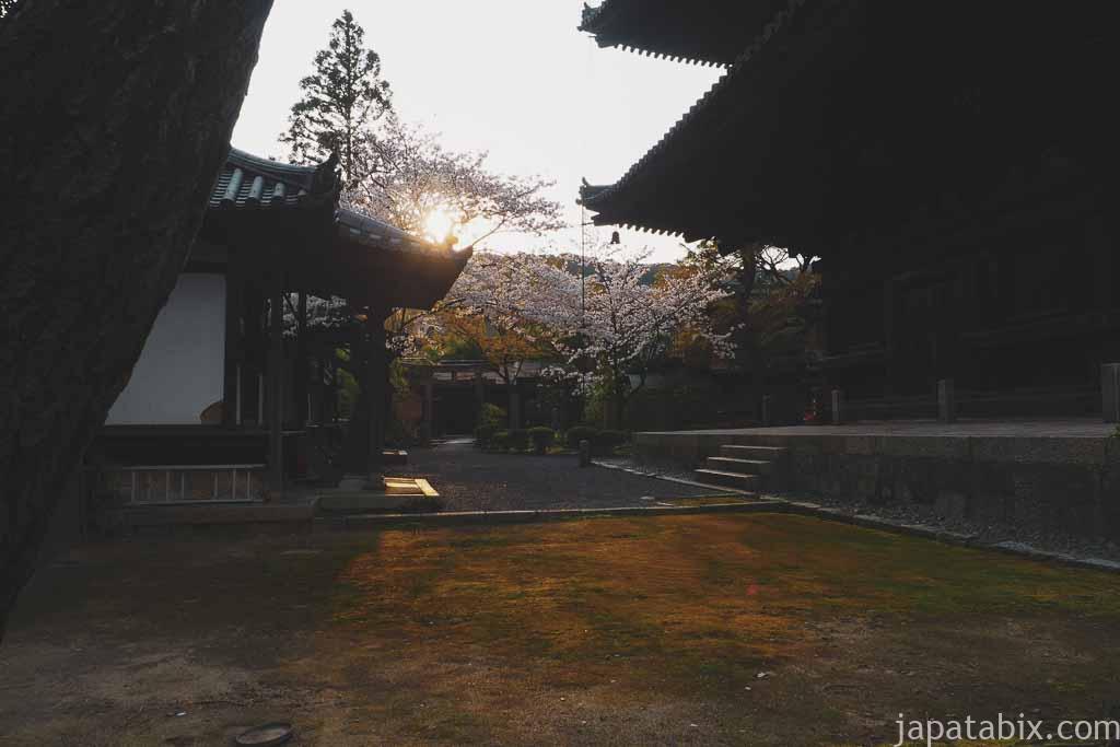 京都 早朝の東山散策 八坂の塔