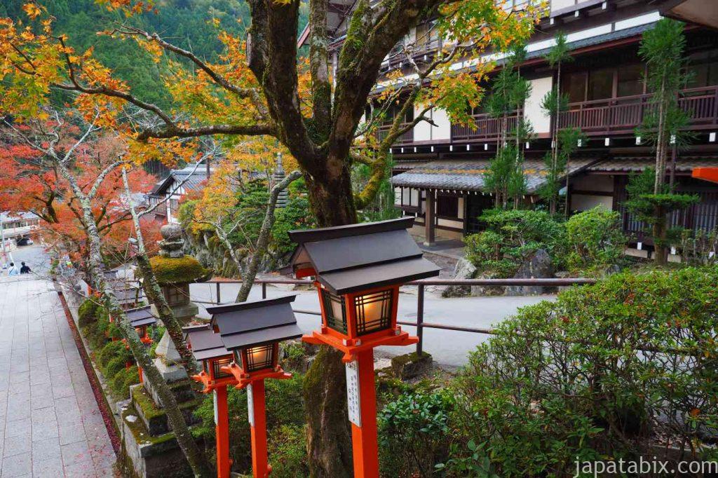 京都 鞍馬寺 紅葉 仁王門