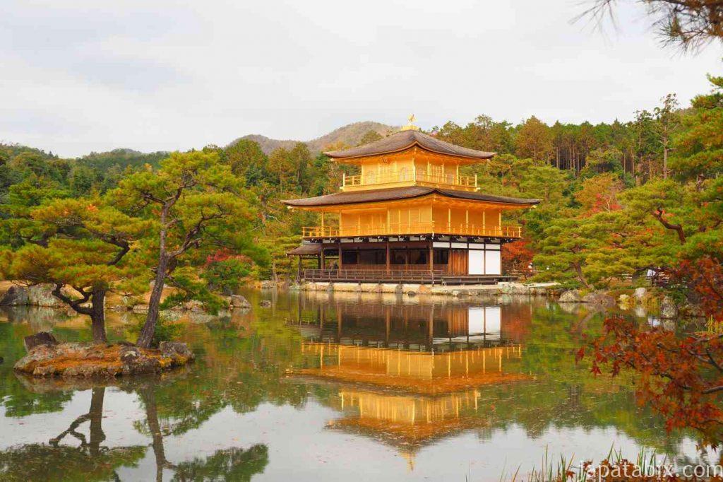 京都 金閣寺 鏡湖池と紅葉