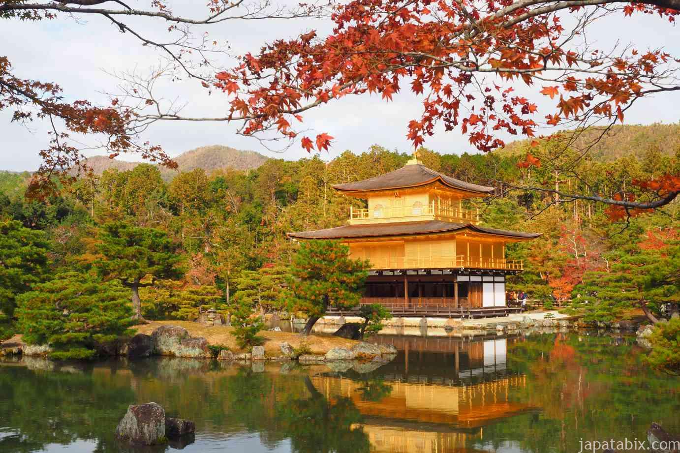 京都 金閣寺の紅葉21年版 混雑回避には開門直後の拝観がおススメ 金閣寺の見どころやアクセス方法などご紹介 じゃぱたびっくす