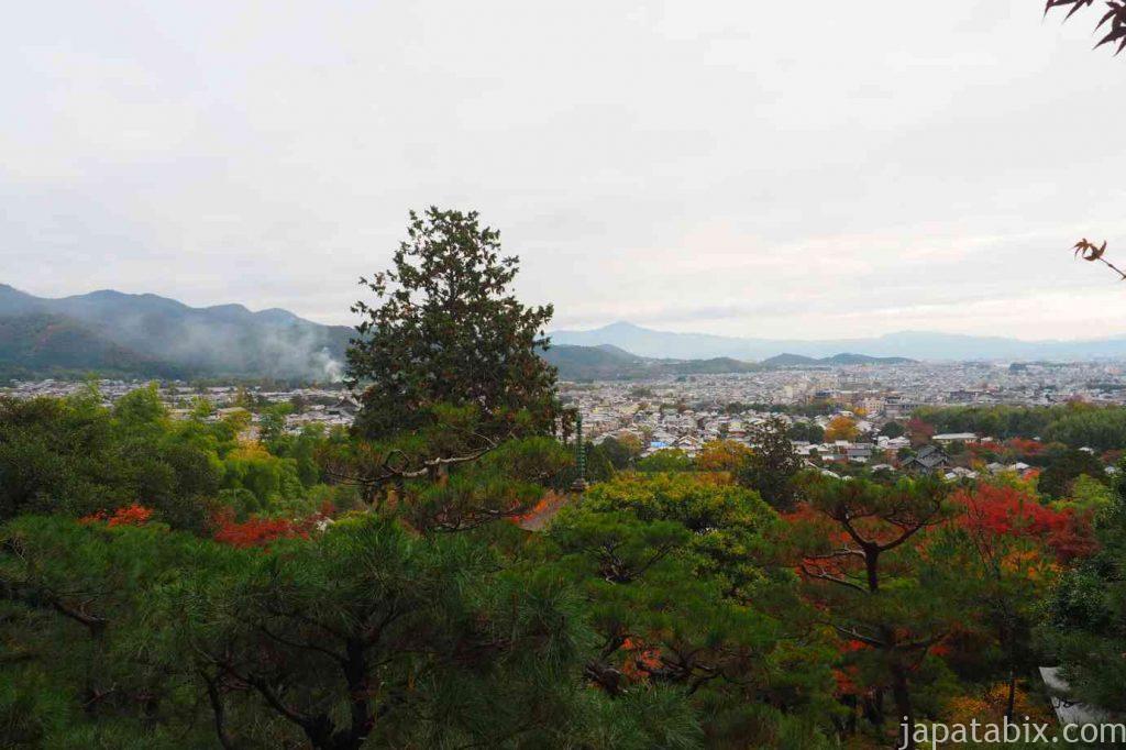 京都 嵯峨 常寂光寺 展望台から見る多宝塔と嵯峨野の眺望と紅葉