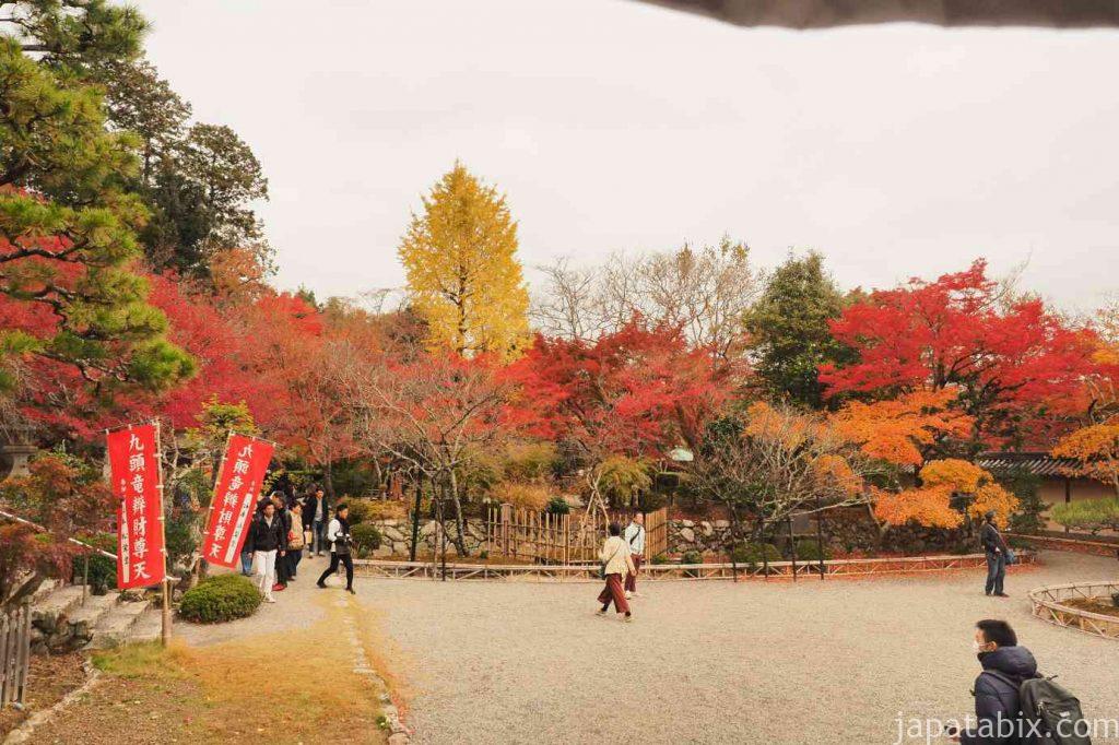 京都 嵯峨 二尊院 境内の紅葉