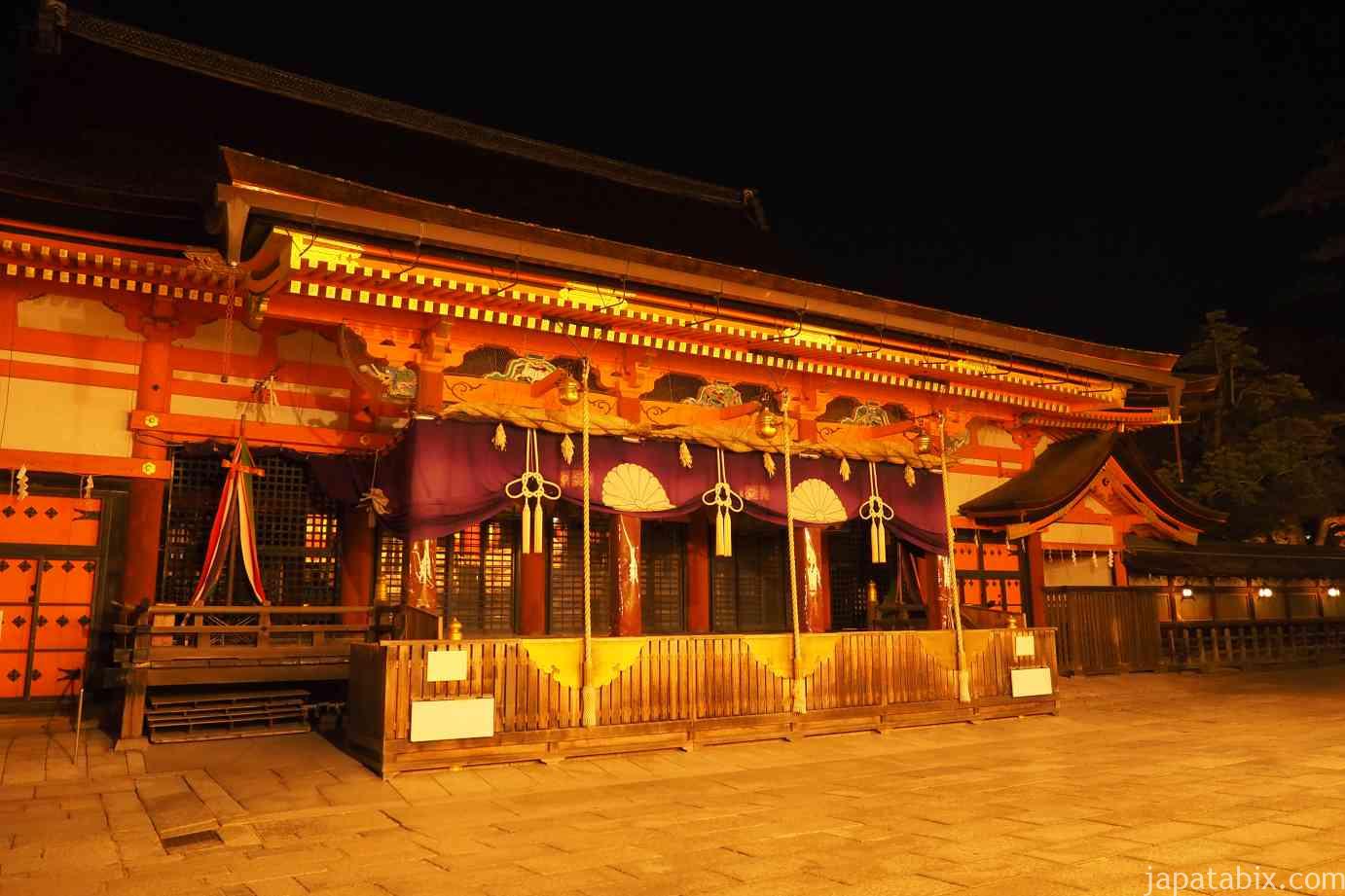 京都 東山 祇園 夜の八坂神社
