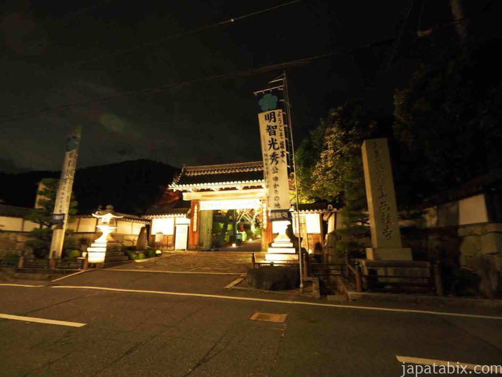 滋賀 西教寺の紅葉ライトアップ