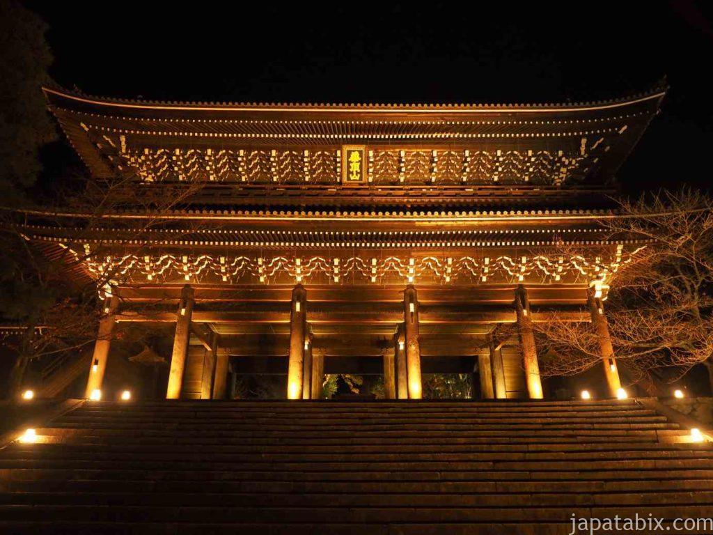 京都 知恩院の紅葉ライトアップ