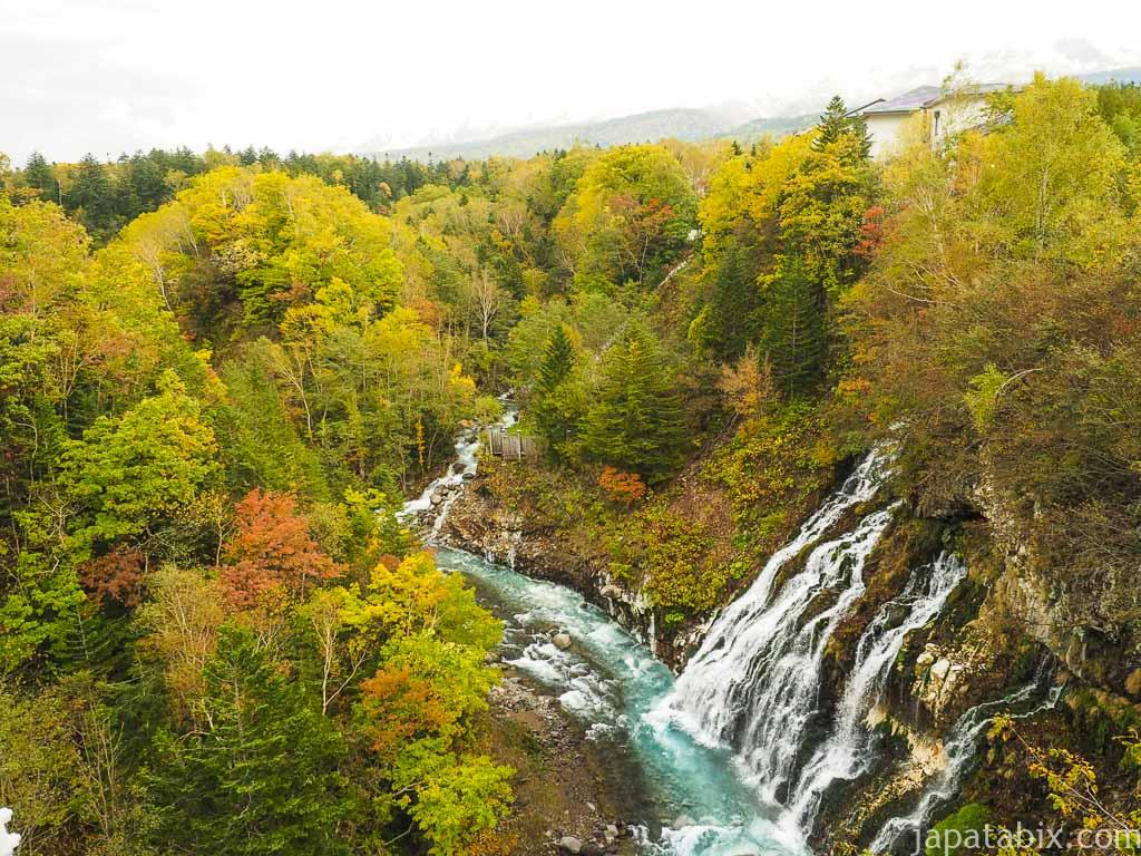北海道 美瑛町 紅葉の白ひげの滝