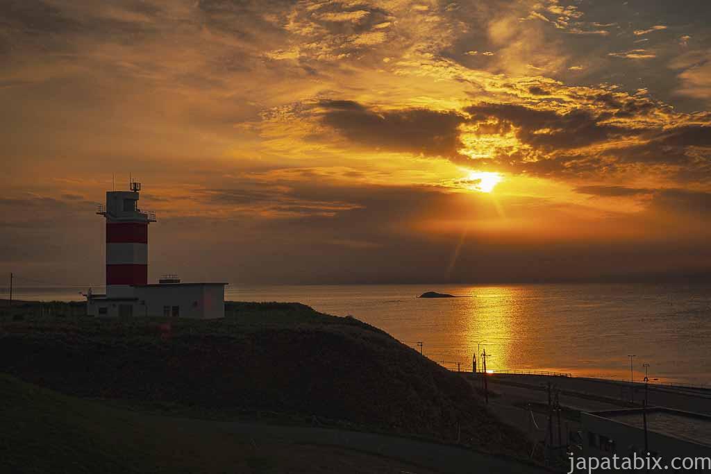 稚内 宗谷岬灯台と夕陽