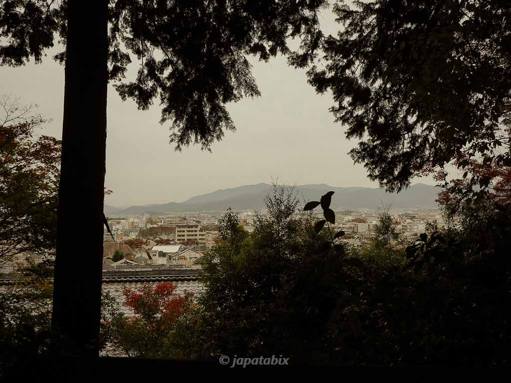 京都 金福寺 高台から見ると京都市街
