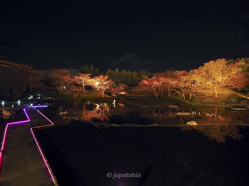 京都 梅小路公園の紅葉まつり 朱雀の庭の桟橋