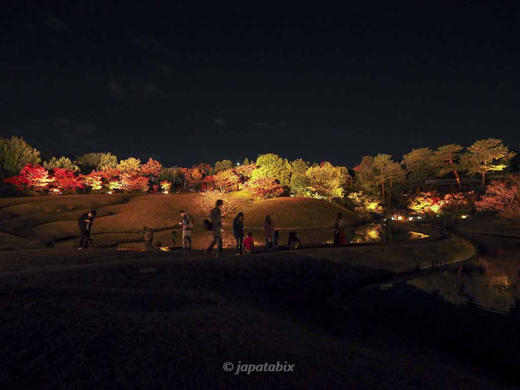 京都 梅小路公園の紅葉まつり 朱雀の庭のリフレクション